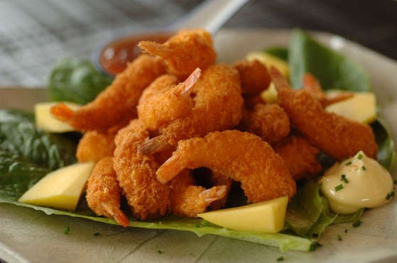 Pankopanerad vannemeiräka på sallad