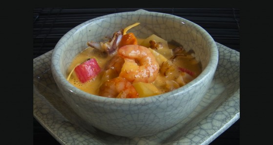 Asiatisk fisksoppa med ananas och vannameiräka