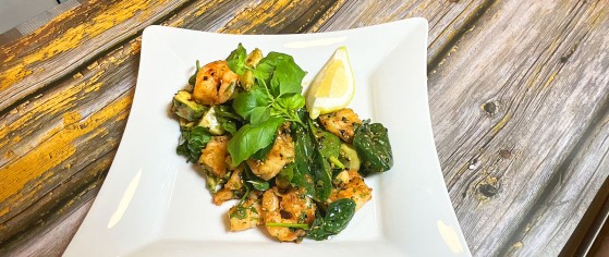 Heta Vannameiräkor med avokadosallad & ingefärsdressing