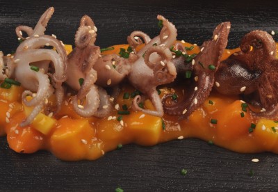 Grillad baby octopus med mangosalsa 
