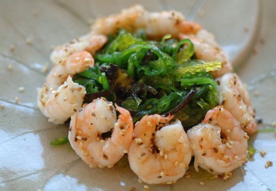 Tångsallad med sesammarinerade vannameiräkor 